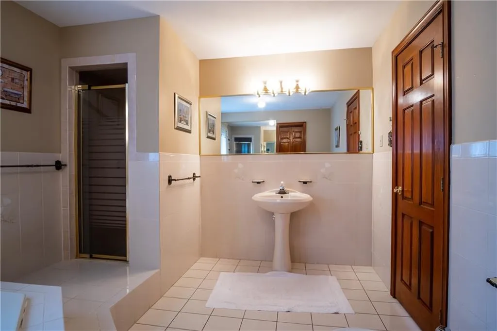 West 5th Whole-Home Renovation, Hamilton Mountain — before: Master Bath