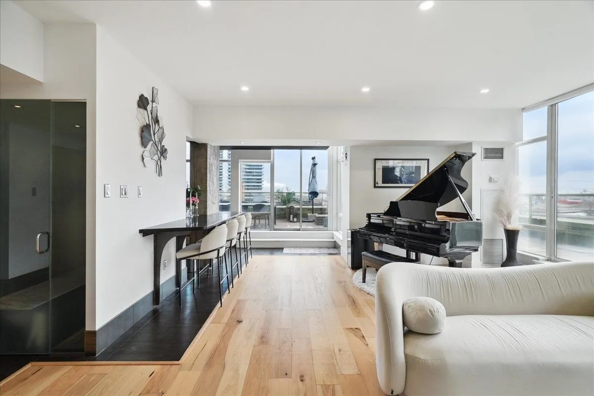 Distillery District Condo Renovation, Toronto, ON — completed: 962a8 6