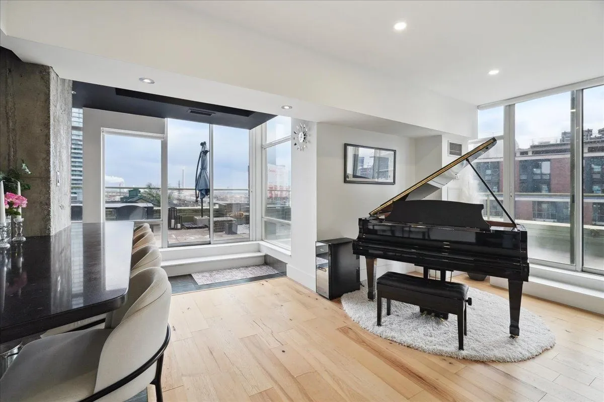 Distillery District Condo Renovation, Toronto, ON — completed: 962a8 7